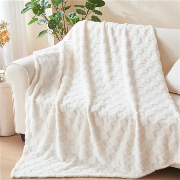 Checkered Throw Blanket, Ivory Premium Fleece 3D Throw (50"x70")) - Picture 4 of 7